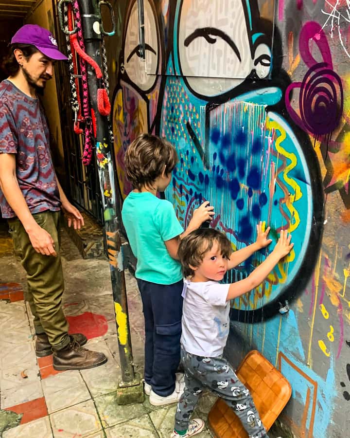 Fun Graffiti Workshop: The Art of Aerosol and Color - Languages, timing, and simple preparation