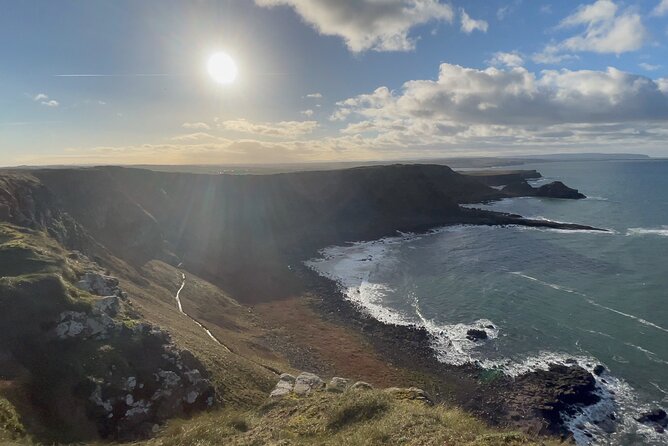 Giants Causeway Tour from Belfast + FREE Belfast Mural Tour - Bushmills Distillery: a short whiskey stop