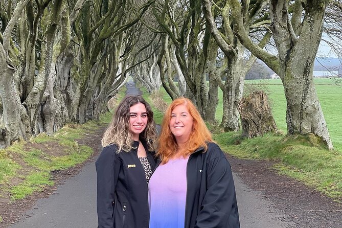 Giants Causeway Tour from Belfast + FREE Belfast Mural Tour - The guides are a major part of the value