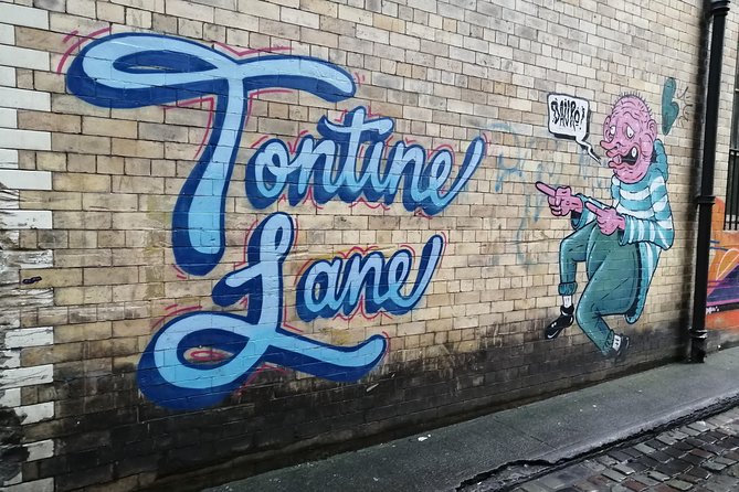 Glasgow Street Art Daily Walking Tour: 2pm - Billy Connolly towering over the route