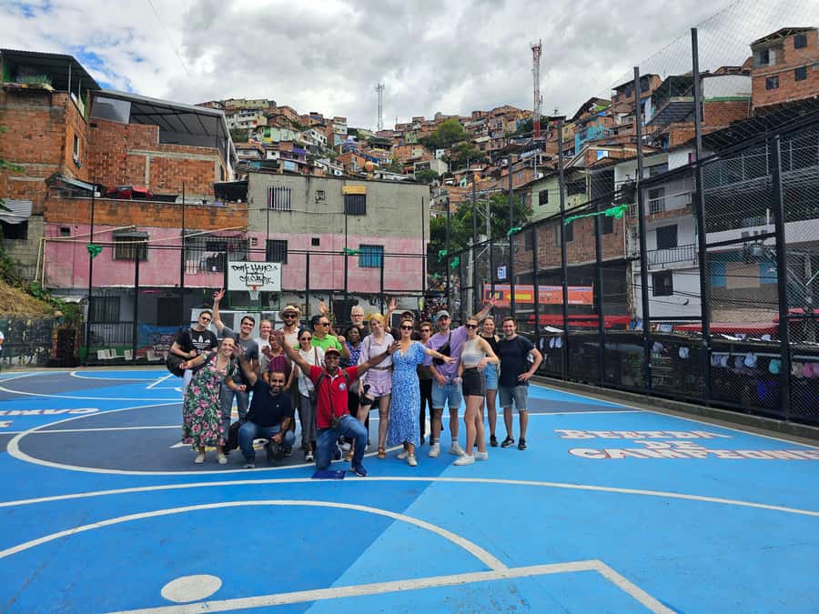 Graffiti Tour comuna 13 and cable car (made by local guides) - Starting at San Javier and taking the cable car