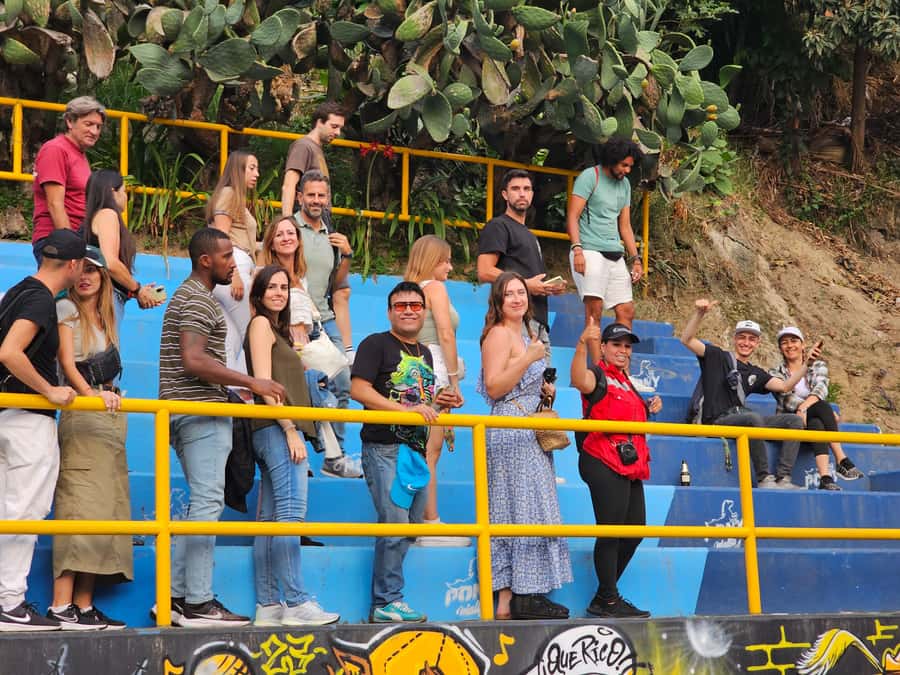 Graffiti Tour comuna 13 and cable car (made by local guides) - Murals, graffiti, and the chance to make art