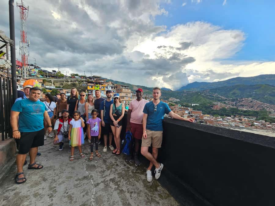 Graffiti Tour comuna 13 and cable car (made by local guides) - What the guides add to the experience