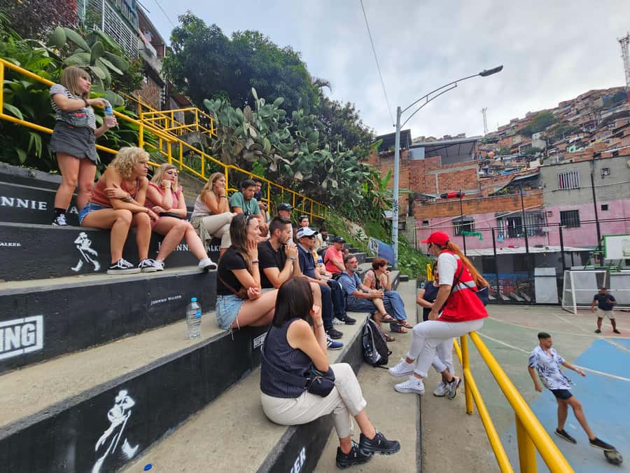 Graffiti Tour comuna 13 and cable car (made by local guides) - Is $33 good value?