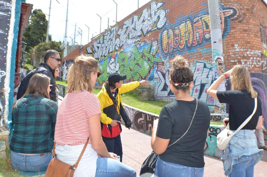 Graffiti Tour in La Candelaria Bogotá with Transportation - What the private transport adds