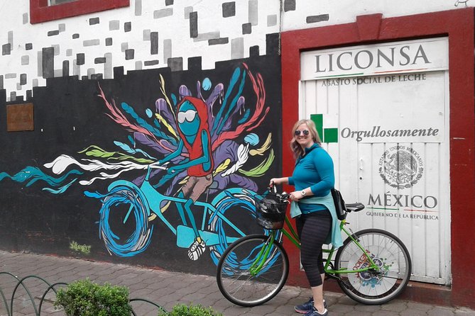 Graffiti & Urban Art Biketour w/ taco stop - The taco stop: two guisados and a fresh water