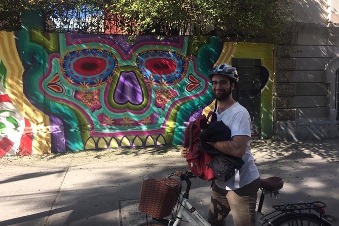 Graffiti & Urban Art Biketour w/ taco stop - What the guide adds to the experience