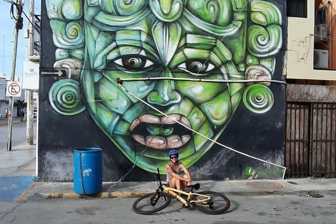 Graffitis & Munchies biketour Playa del Carmen - Starting at the Palacio Municipal at 7:00 am