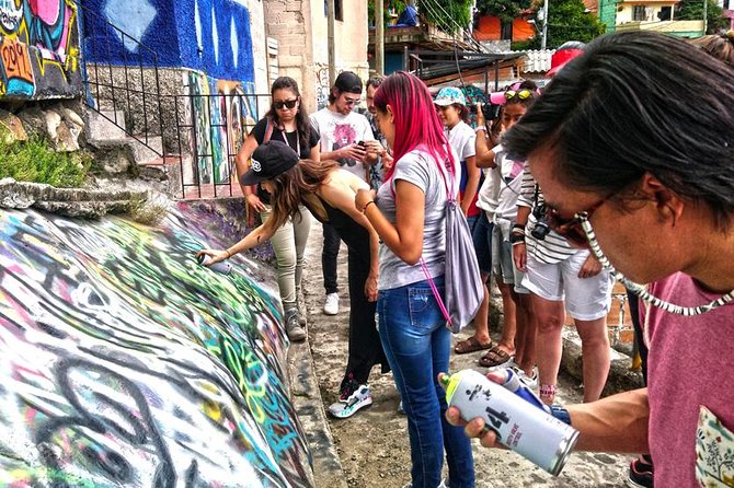 History and Street Art Tour in Comuna 13 - Music, Dance, and the Neighborhood’s Present