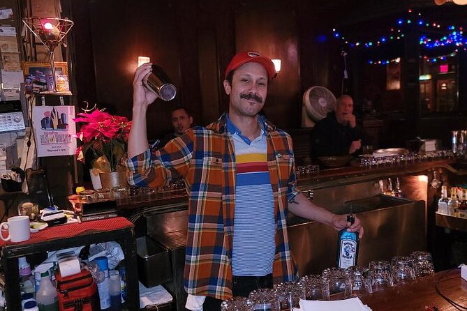 Howdy H-Town Street Art & Small Bar Tour - Warren’s Inn: a first drink with local character