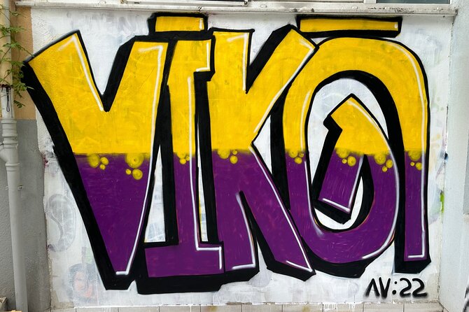 Istanbul Street Art Experience with Local Artists at Home Garden - Turning a name into a graffiti design