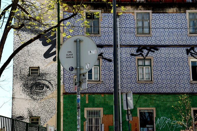 Lisbon Street Art and Lookout Point Tour - Portas do Sol and the maze of Alfama