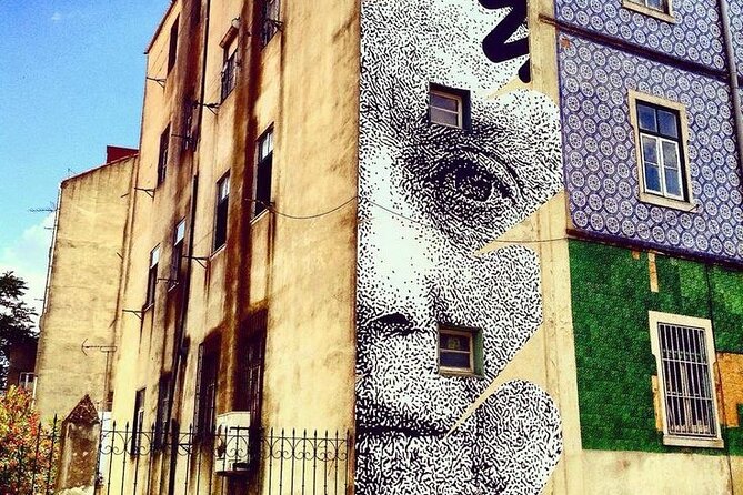 Lisbon Street Art - Private Guided Tour in a Electric Tuk Tuk - What the guides add to the experience