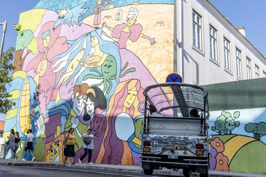 Lisbon: Street Art TukTuk Tour - The guides make the art easier to understand