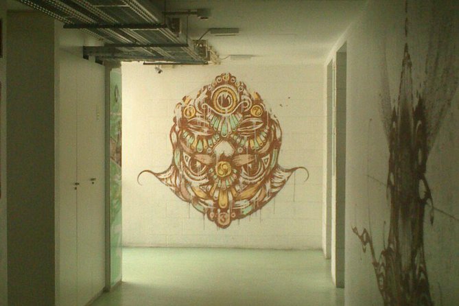 Lisbon Street Art Walking Tour - What the guide adds to the murals