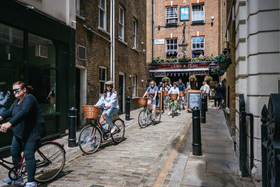 London: Landmarks & Secrets Bike Tour with Pub & Street Art - A pint at the Lamb & Flag