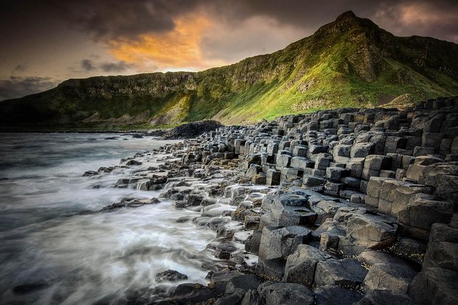 Luxury Giants Causeway Tour in Mercedes + FREE Belfast Mural Tour - A private day from Belfast in a Mercedes