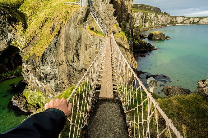 Luxury Giants Causeway Tour in Mercedes + FREE Belfast Mural Tour - The Giant’s Causeway deserves your best hour