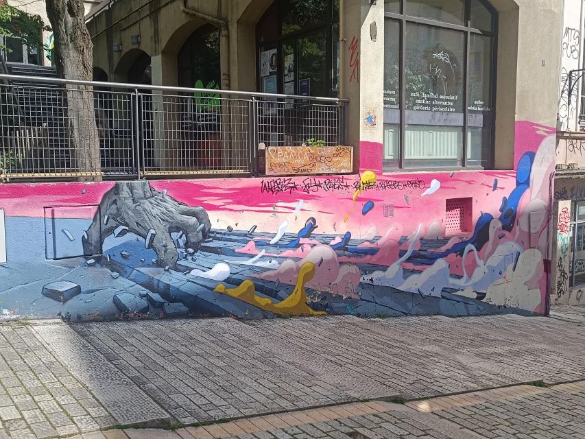 Lyon: Street Art in the Croix Rousse district - How much large mural art will you see?