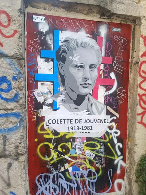 Lyon: Street Art in the Croix Rousse district - The meeting point at Place de la Croix-Rousse