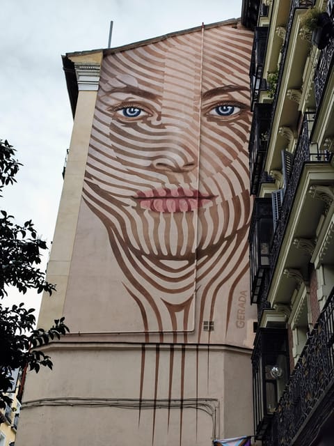 Madrid: Hidden Street Art Tour - The guides and the tone of the walk