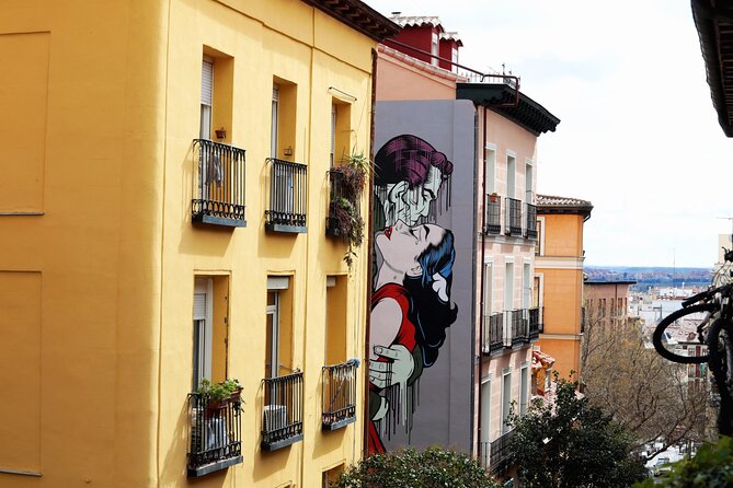 Madrid: Hidden Street Art Tour - Meeting at Portomarín and finding your bearings