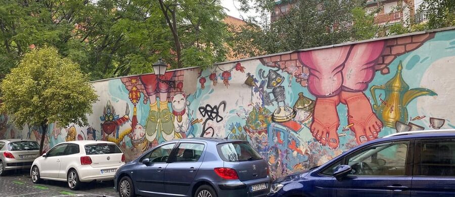 Madrid: Private Grafitis/Street Art Segway Tour 2h - San Fernando Market and everyday food culture