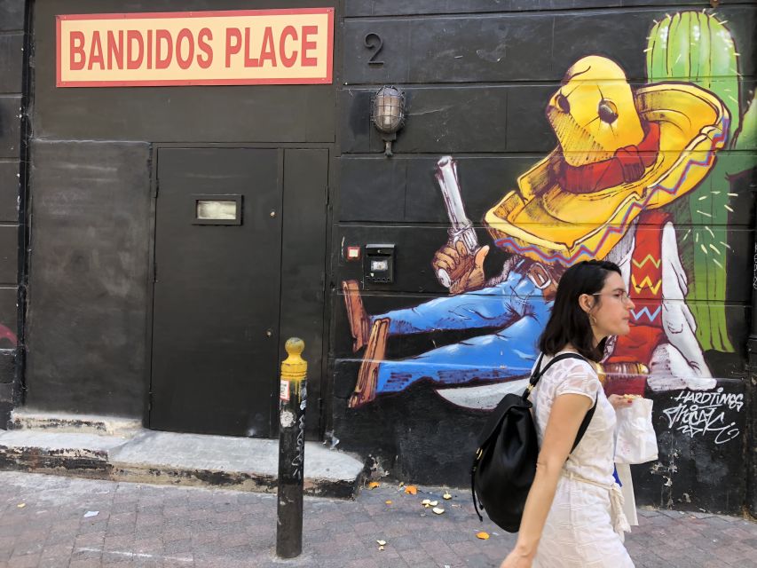 Marseille: Street Art Walking Tour and Local Drink - Following street art into Cours Julien