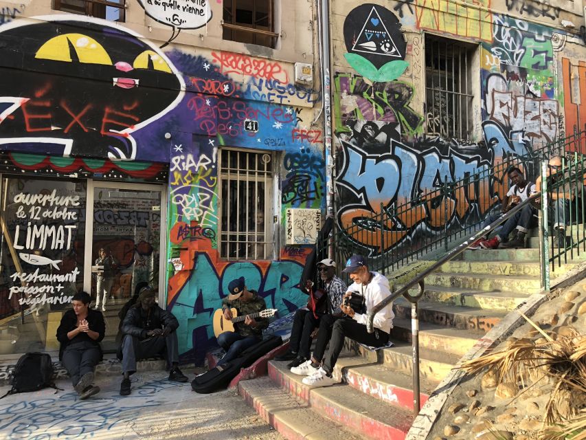 Marseille: Street Art Walking Tour and Local Drink - Small buildings, shutters, and clothes in the sun