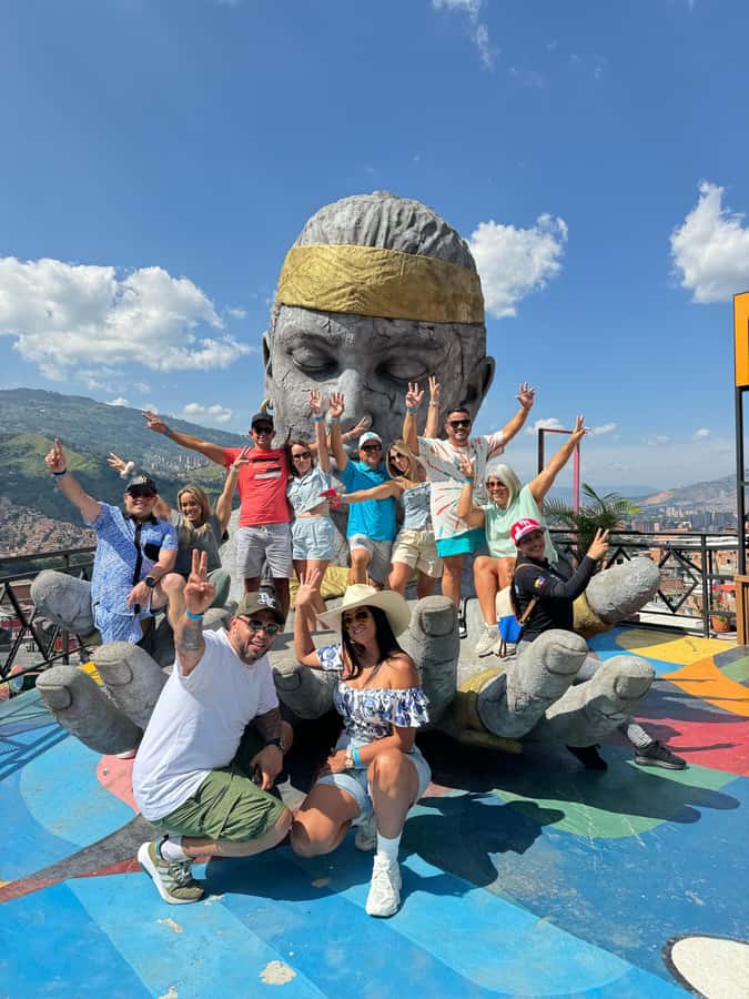 Medellín: Comuna 13 and Graffiti Guided Tour with a Local - Why Comuna 13 Works Best With a Local Guide