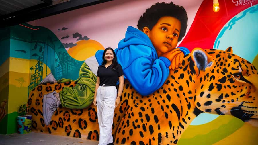 Medellín: Comuna 13 Tour with Snacks And Your Own Graffiti - What you eat: empanadas, ice cream, and patacones