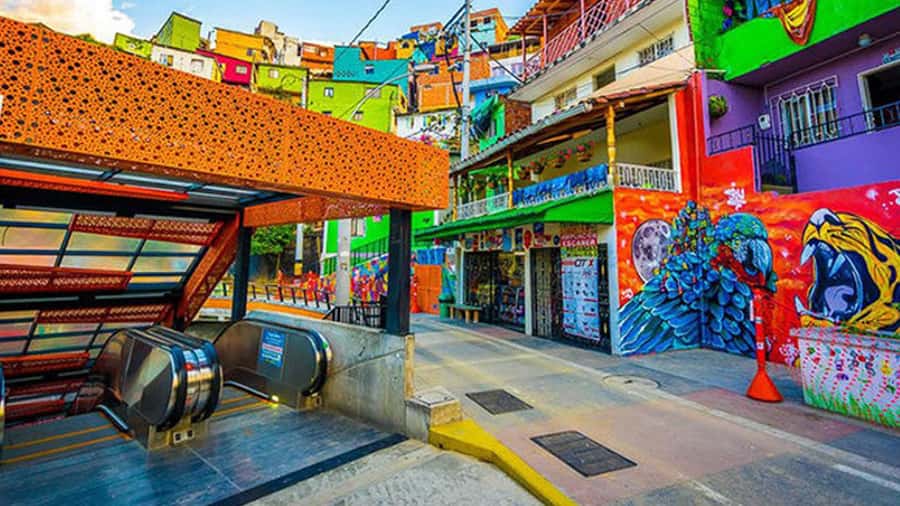 Medellin: Graffiti Tour Comuna 13 - Why Comuna 13 deserves more than a quick photo stop