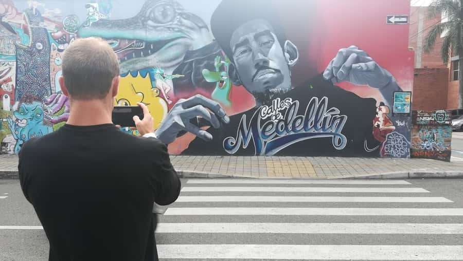 Medellín: Private Comuna 13 Street Art Tour - Who should book this Comuna 13 experience?
