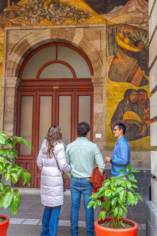Mexican muralism with a true Art lover - Why this mural tour works for curious art lovers
