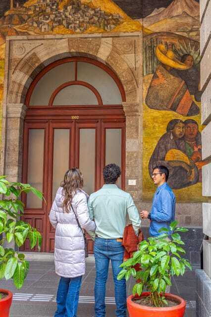 Mexican muralism with a true Art lover - Who will get the most from this experience