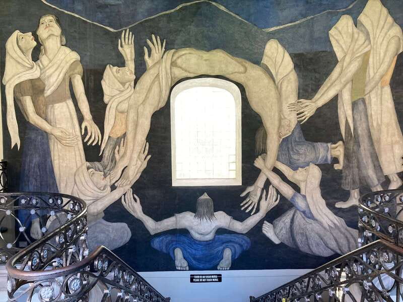 Mexico City: History on Walls. Mexican Murals Walking Tour - Choosing between Rivera’s national scenes and Orozco’s sharp criticism