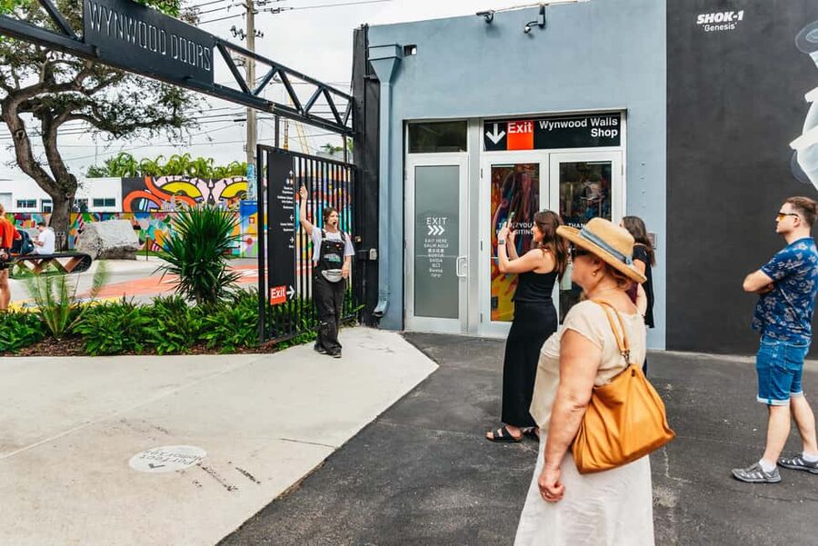 Miami: Wynwood Walls, Galleries, and Murals Guided Tour - Finding the best photo spots