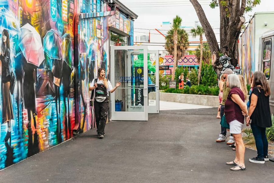 Miami: Wynwood Walls, Galleries, and Murals Guided Tour - Staying after the guide leaves