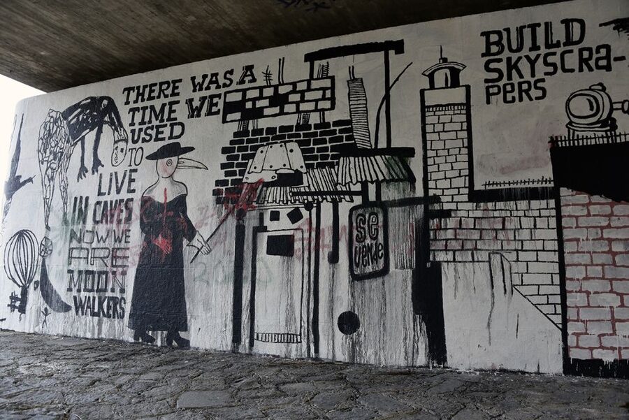 Munich: Street Art Bike Tour - The slaughterhouse district and railway bridge break