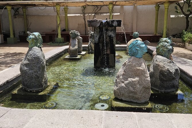 Mural and Sculpture Art Tour at the Peace Center - Parque Piedras Y Pajaros and the murals of Diaz Castro