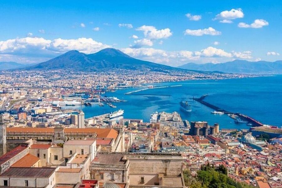Naples : Spanish Quarter & Maradona Street Art Tour - Walking Through the Quartieri Spagnoli