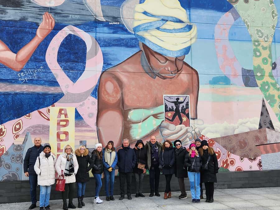 New York: Hip-Hop, Murals, Sports, and Dangerous Neighborhoods Tour - The Joker stairs and New York’s movie image