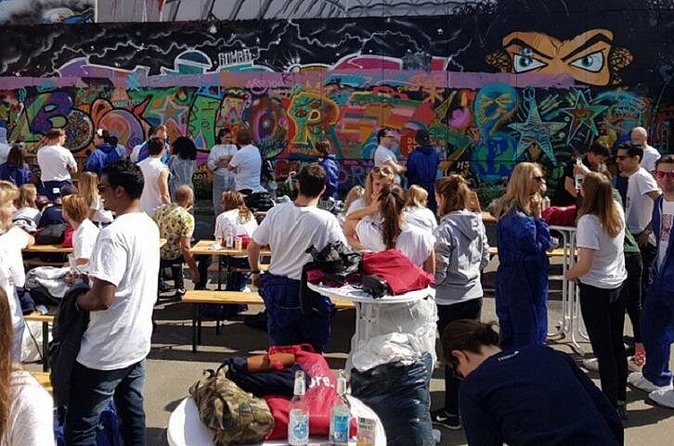 Open graffiti workshop in the Mauerpark in Berlin - Using Spray Cans, Caps, and Protective Gear