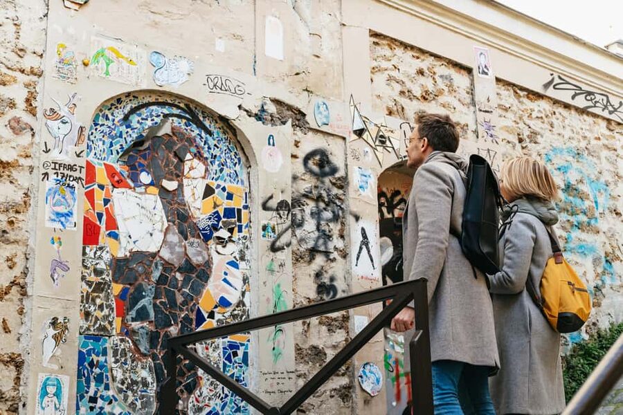 Paris: Street Art Walking Tour with a Street Artist Guide - The guide makes the difference