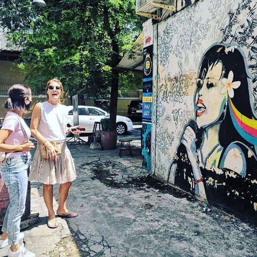 Phnom Penh | Food & Street Art Half Day Tour by Tuk Tuk - Independence Monument: a small final stop with a surprise
