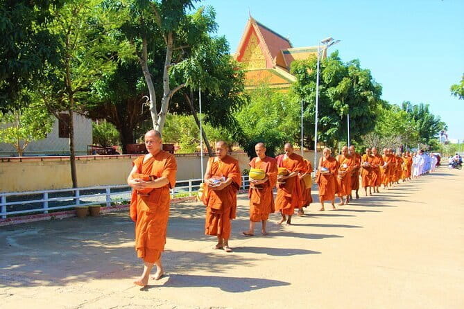 Phnom Penh: Highlights Tour Including National Museum - What the guide can add to the day