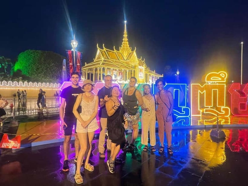 Phnom Penh: Street Art and Food Tour with Pickup and Beer - Why this Phnom Penh evening works