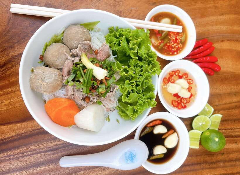 Phnom Penh: Street Art & Food Tour by Tuk-Tuk - What makes this four-hour tour worth your time