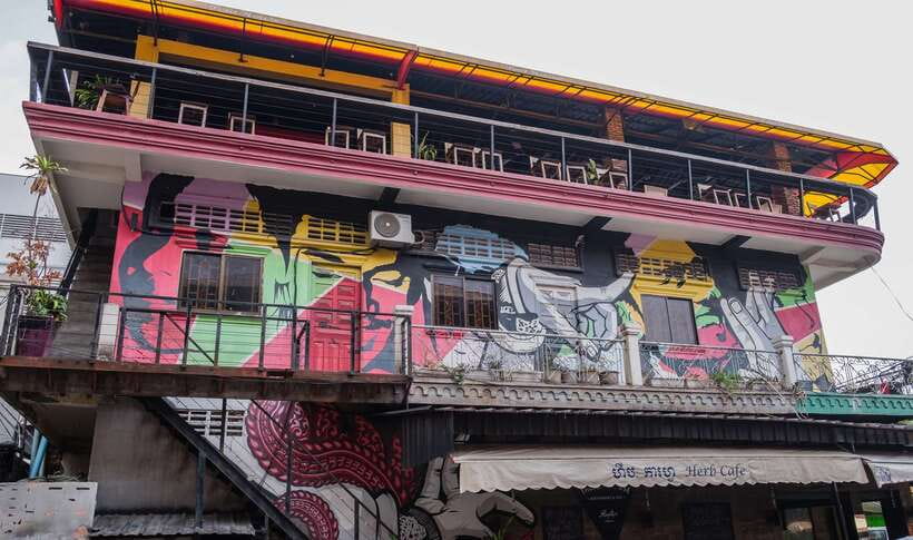 Phnom Penh: Street Art & Food Tour by Tuk-Tuk - Should you book it?