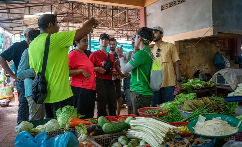 Phnom Penh: Street Art & Food Tour by Tuk-Tuk - Who should book this Phnom Penh experience?